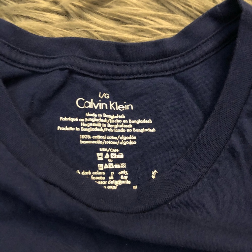 Basic Calvin Klein tee - Picture 2 of 2